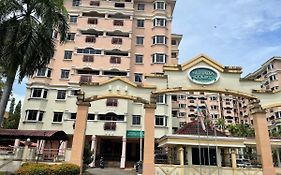 Kuhara Court Apartment Suite